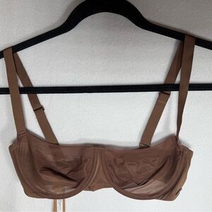 SKIMS No Show Molded Unlined Balconette Bra. 32C. Jasper